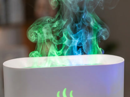 Difusor aromático Kasa Nova en blanco, primer plano de niebla verde y azul